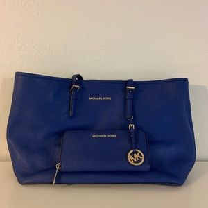 Large Micheal Kors purse with matching wallet.